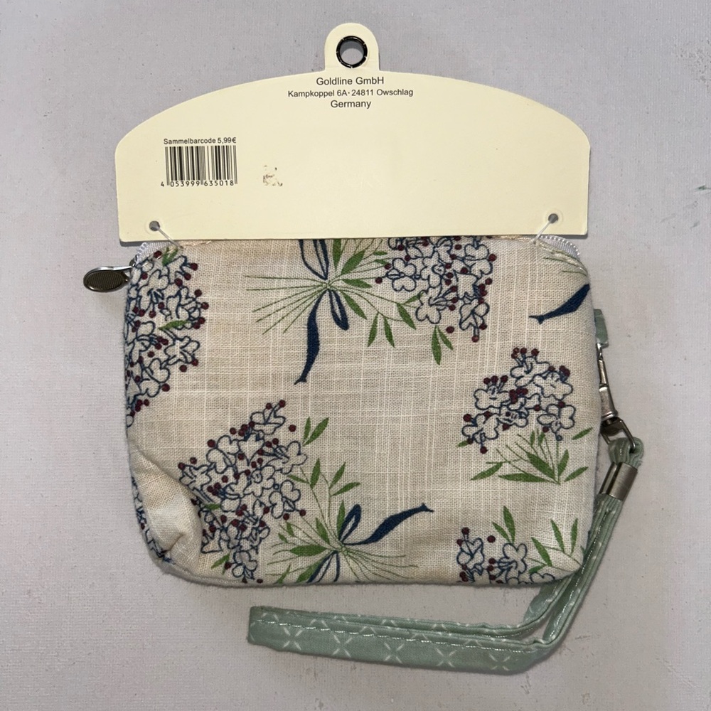 Patchwork Handmade Floral Wristlet in Sage Green & Cream from Germany - Picture 2 of 5